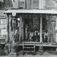 Afroamerički i bijeli vlasnik trgovine na trijemu seoske trgovine ispis plakata